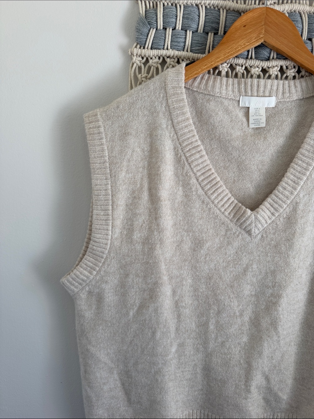 H&M Neutral Beige V-Neck Sleeveless Knit Vest